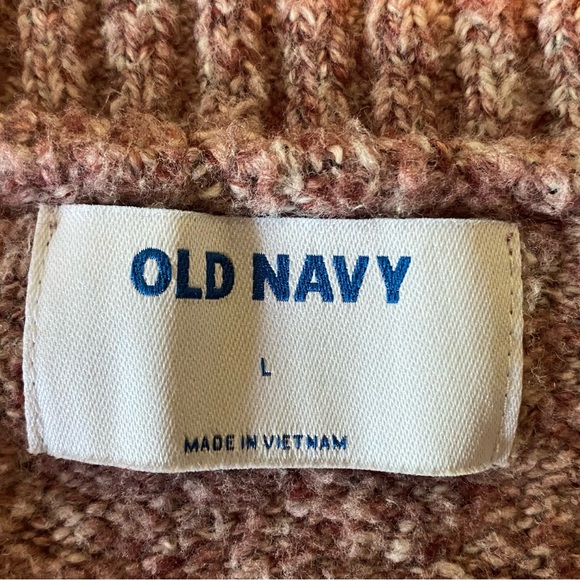 Old Navy knit sweater. 20 in from armpit to armpit. Length 21.5 inches. - Picture 6 of 10